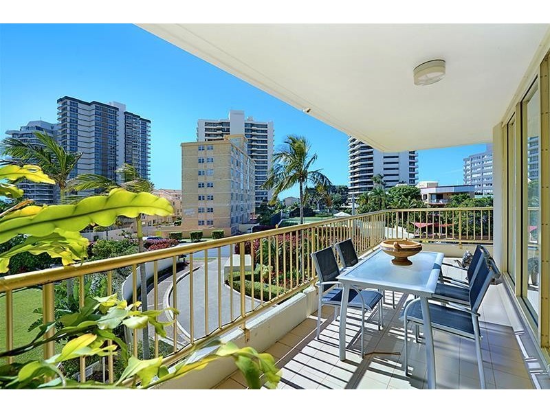 1 Serisier Avenue ‘CONTESSA”, Main Beach QLD 4217