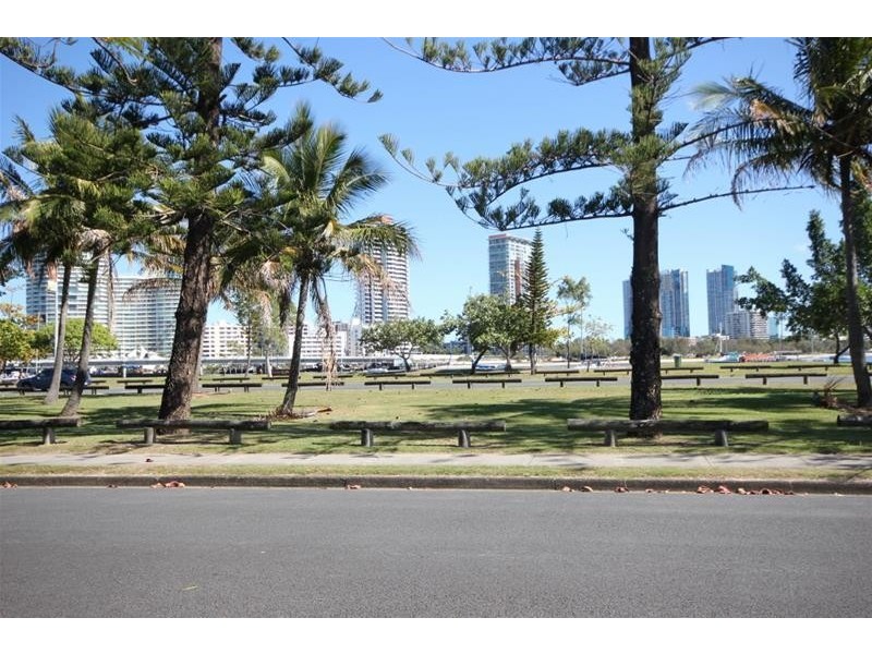 47 Rankin Parade, Main Beach QLD 4217