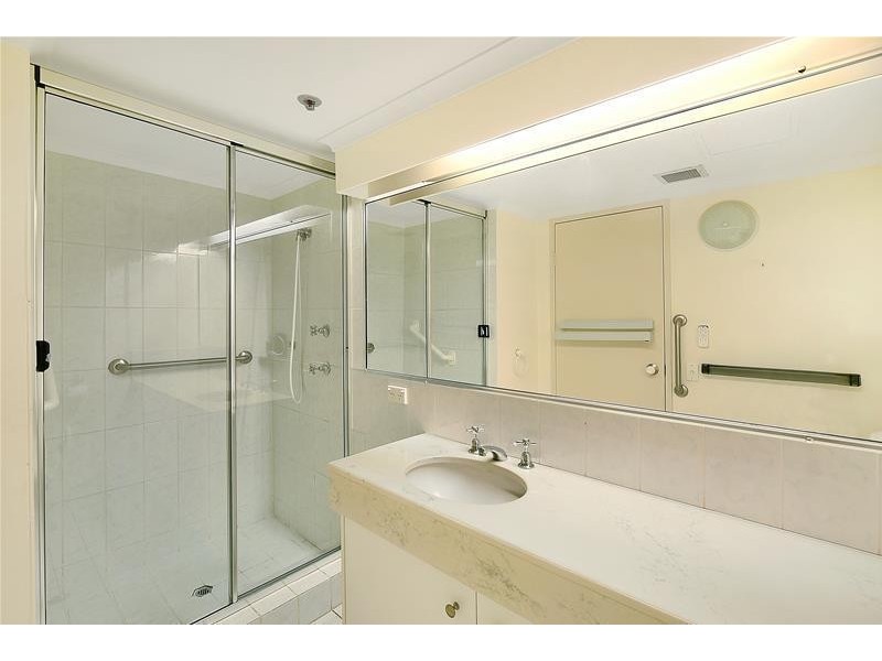 ‘ATLANTIS EAST’ 2 Admiralty Drive, Paradise Waters QLD 4217