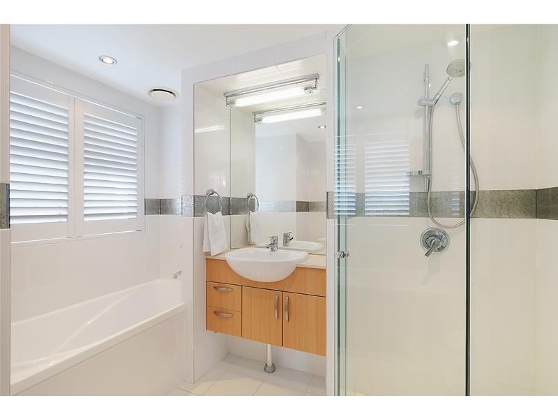 ‘Cable Beach’ 1 Cable Street, Main Beach QLD 4217