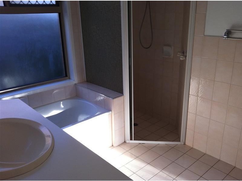 305 Central Street, Arundel QLD 4214