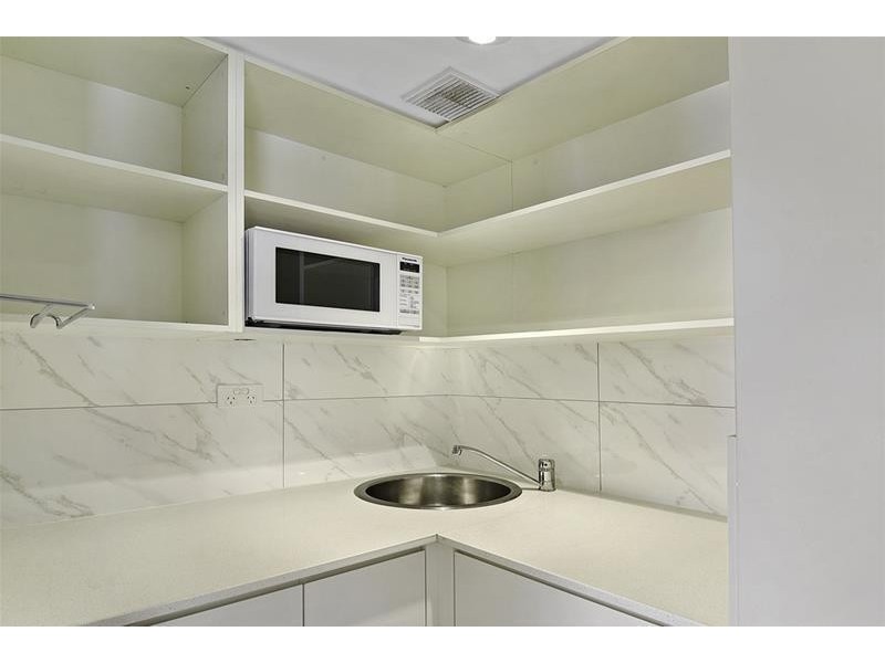 ‘SEYCHELLES’ 5 Cronin Avenue, Main Beach QLD 4217