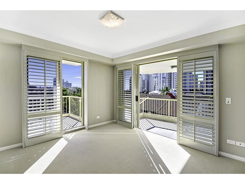 ‘SEYCHELLES’ 5 Cronin Avenue, Main Beach QLD 4217