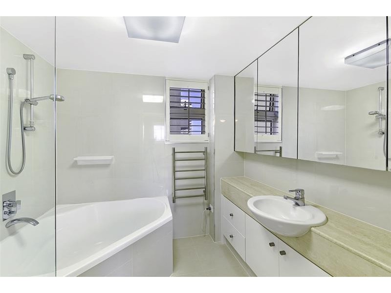 ‘SEYCHELLES’ 5 Cronin Avenue, Main Beach QLD 4217