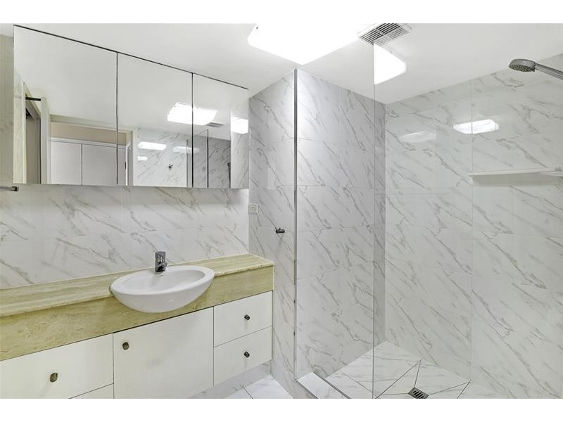 ‘SEYCHELLES’ 5 Cronin Avenue, Main Beach QLD 4217