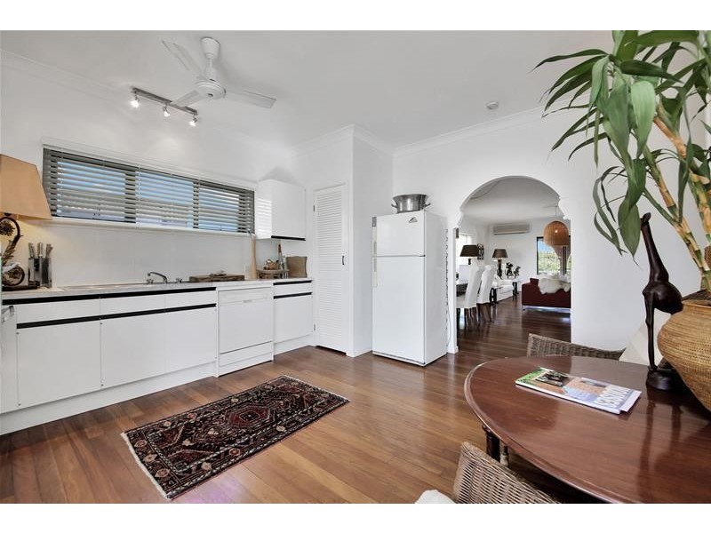 47 Woodroffe Avenue, Main Beach QLD 4217