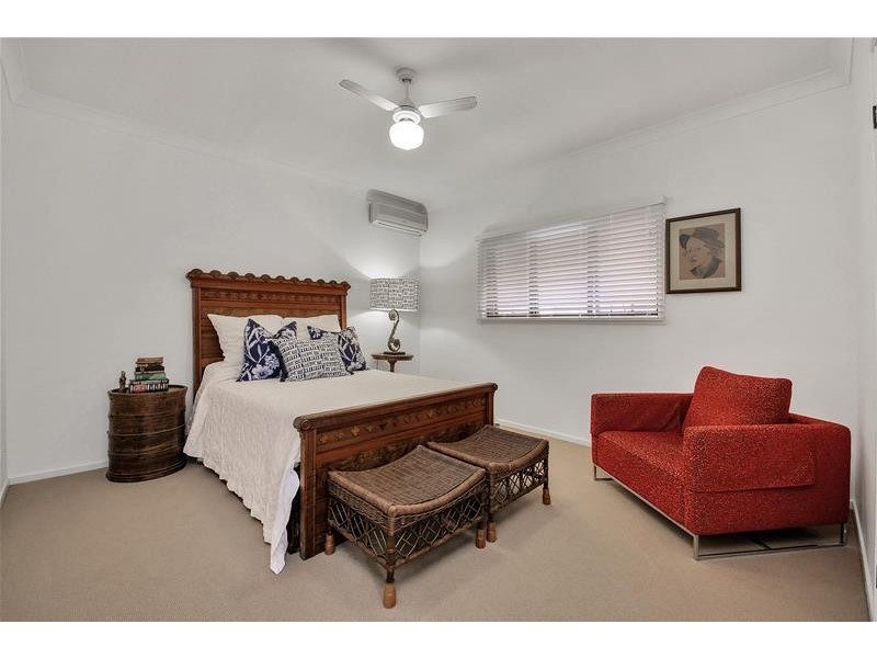 47 Woodroffe Avenue, Main Beach QLD 4217