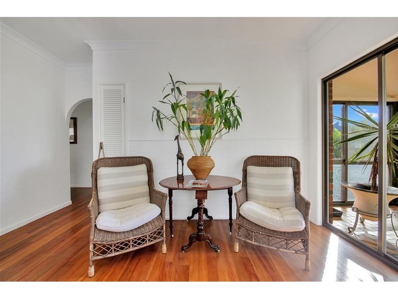 47 Woodroffe Avenue, Main Beach QLD 4217