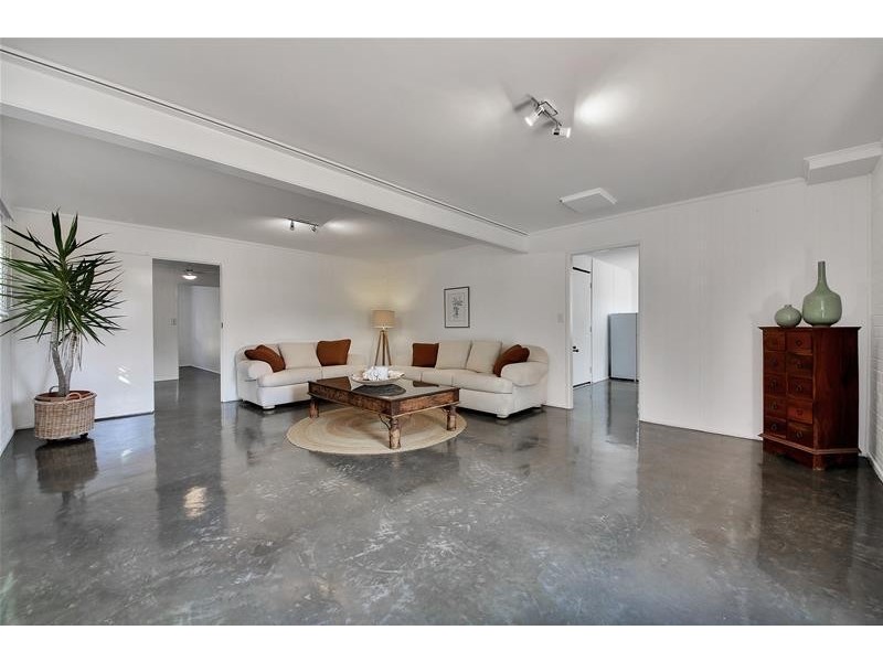 47 Woodroffe Avenue, Main Beach QLD 4217