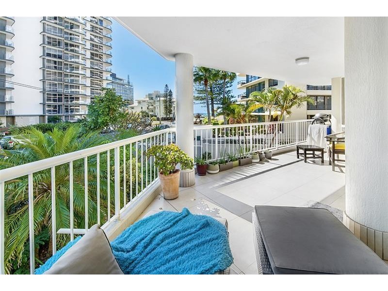 ‘THE DECKS’ 6 Breaker Street, Main Beach QLD 4217