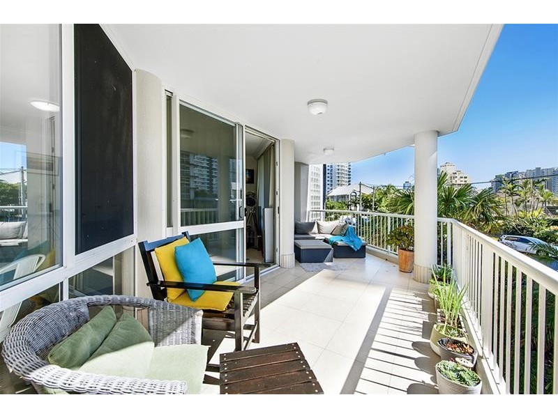 ‘THE DECKS’ 6 Breaker Street, Main Beach QLD 4217