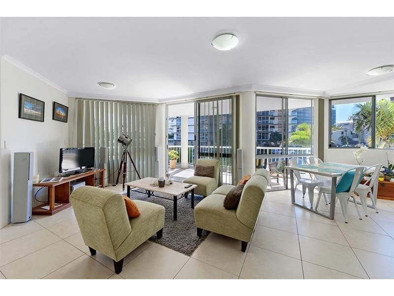 ‘THE DECKS’ 6 Breaker Street, Main Beach QLD 4217