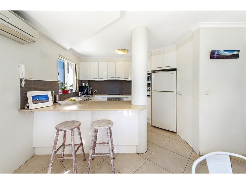 ‘THE DECKS’ 6 Breaker Street, Main Beach QLD 4217