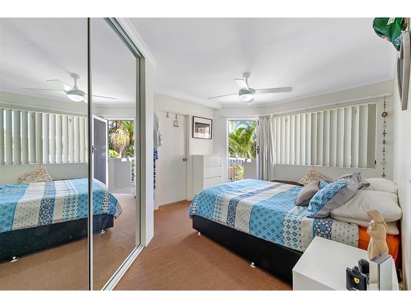 ‘THE DECKS’ 6 Breaker Street, Main Beach QLD 4217