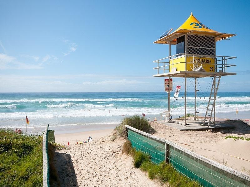 ‘THE DECKS’ 6 Breaker Street, Main Beach QLD 4217