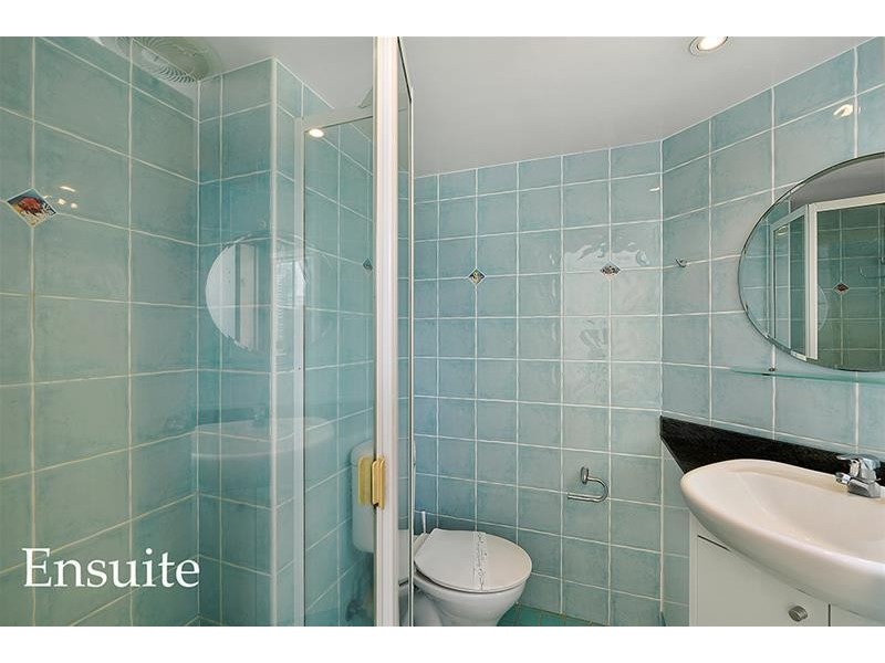 ‘CARRINGTON COURT’ Main Beach Parade, Main Beach QLD 4217