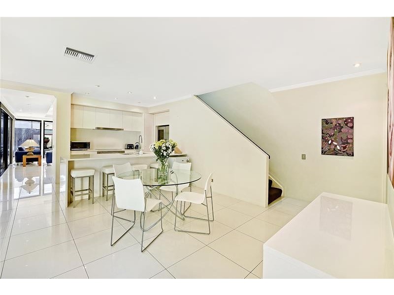 ‘VILLA’ 45 Woodroffe Avenue, Main Beach QLD 4217