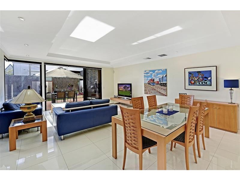 ‘VILLA’ 45 Woodroffe Avenue, Main Beach QLD 4217