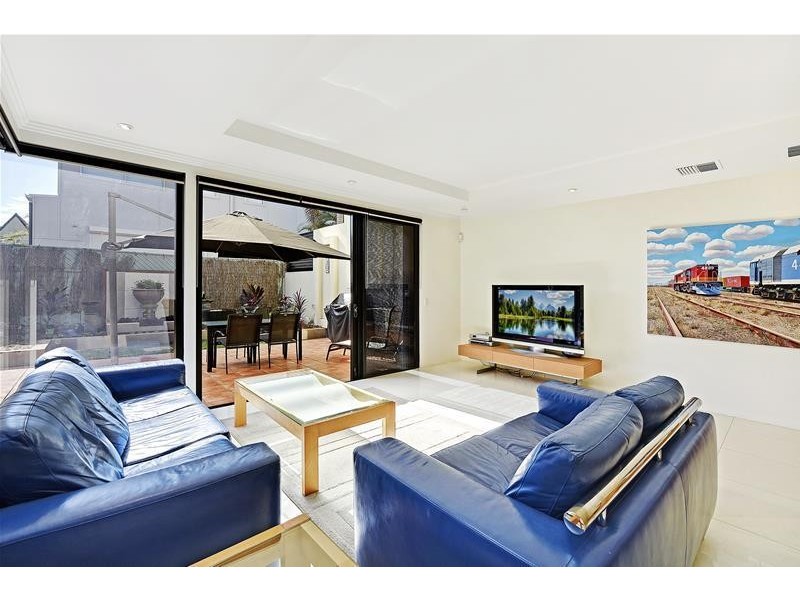 ‘VILLA’ 45 Woodroffe Avenue, Main Beach QLD 4217