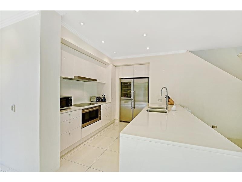 ‘VILLA’ 45 Woodroffe Avenue, Main Beach QLD 4217