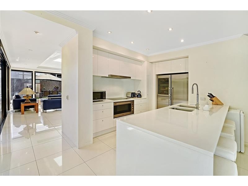 ‘VILLA’ 45 Woodroffe Avenue, Main Beach QLD 4217