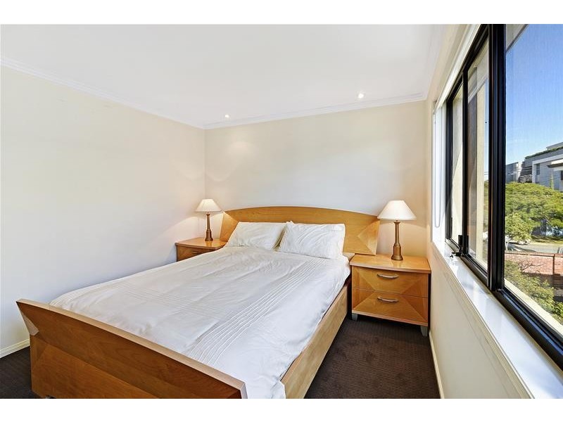 ‘VILLA’ 45 Woodroffe Avenue, Main Beach QLD 4217