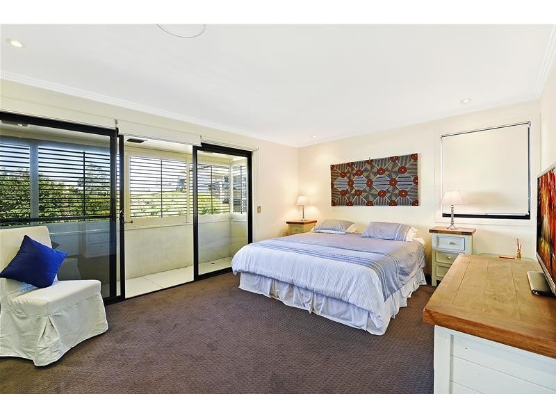 ‘VILLA’ 45 Woodroffe Avenue, Main Beach QLD 4217