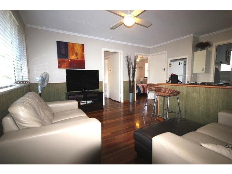 ‘Penola Court’ 15 Cronin Avenue, Main Beach QLD 4217