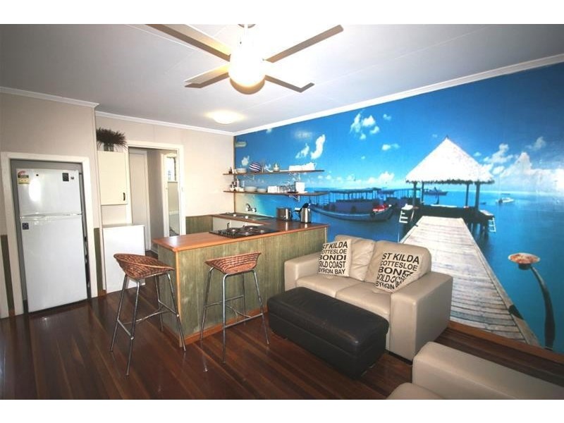 ‘Penola Court’ 15 Cronin Avenue, Main Beach QLD 4217