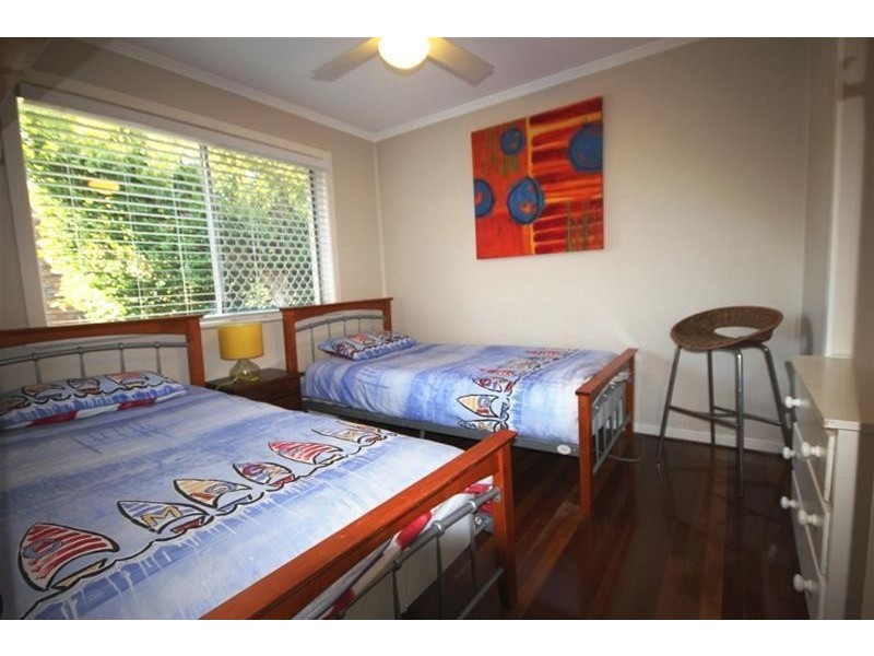 ‘Penola Court’ 15 Cronin Avenue, Main Beach QLD 4217