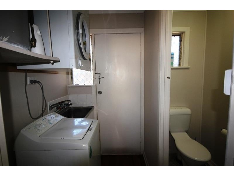 ‘Penola Court’ 15 Cronin Avenue, Main Beach QLD 4217