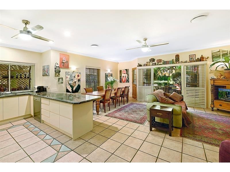 2/41 Winchester Street, Southport QLD 4215