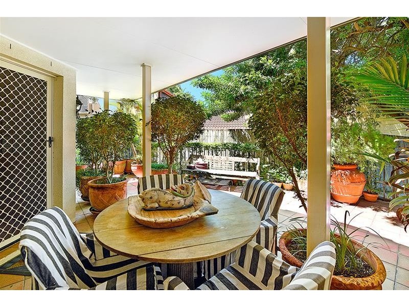 2/41 Winchester Street, Southport QLD 4215