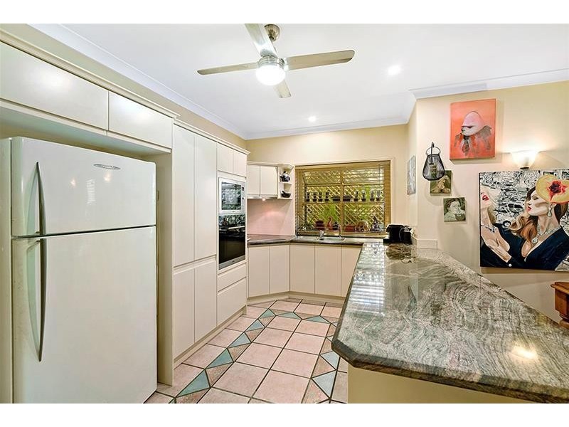 2/41 Winchester Street, Southport QLD 4215