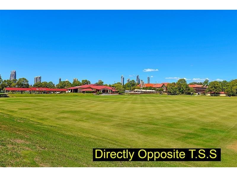 2/41 Winchester Street, Southport QLD 4215