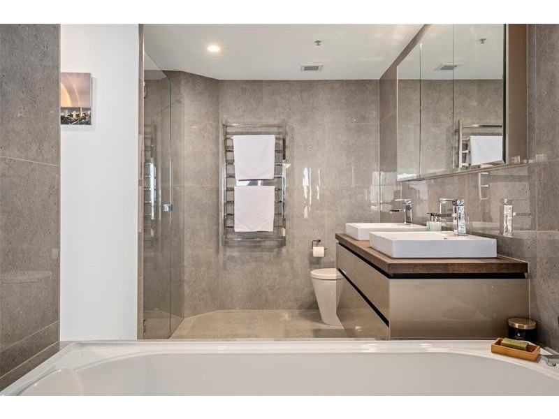 ‘GRAND MARINER’ 12 Commodore Drive, Paradise Waters QLD 4217