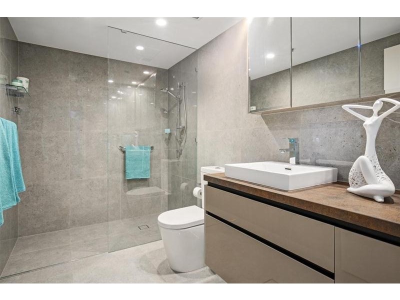 ‘GRAND MARINER’ 12 Commodore Drive, Paradise Waters QLD 4217