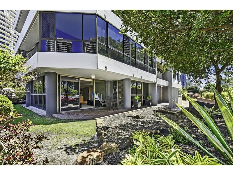 ‘ROYAL SURFRIDER’ Main Beach Parade, Main Beach QLD 4217