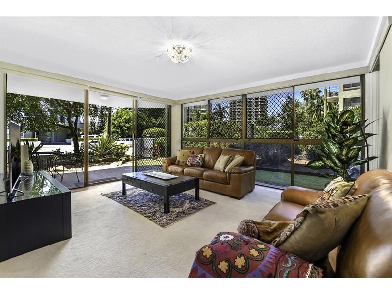 ‘ROYAL SURFRIDER’ Main Beach Parade, Main Beach QLD 4217