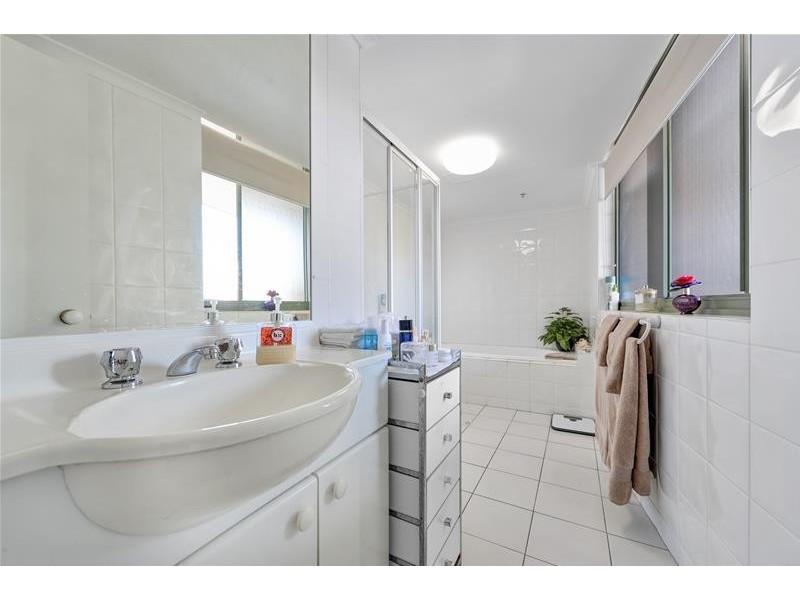 ‘THE MERITON’ 29 Woodroffe  Avenue, Main Beach QLD 4217