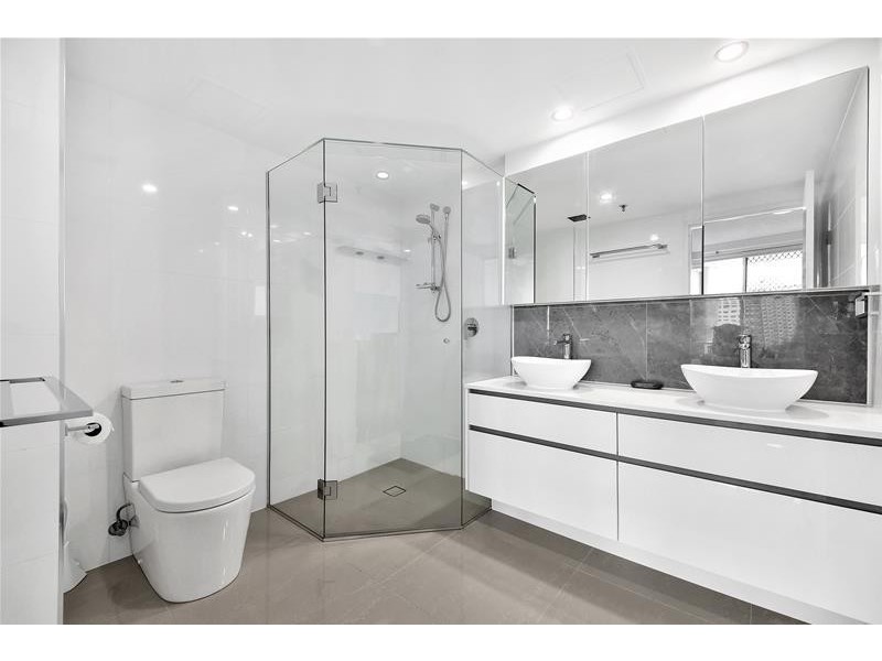 ‘MALIBU’ 3 Tedder Avenue, Main Beach QLD 4217