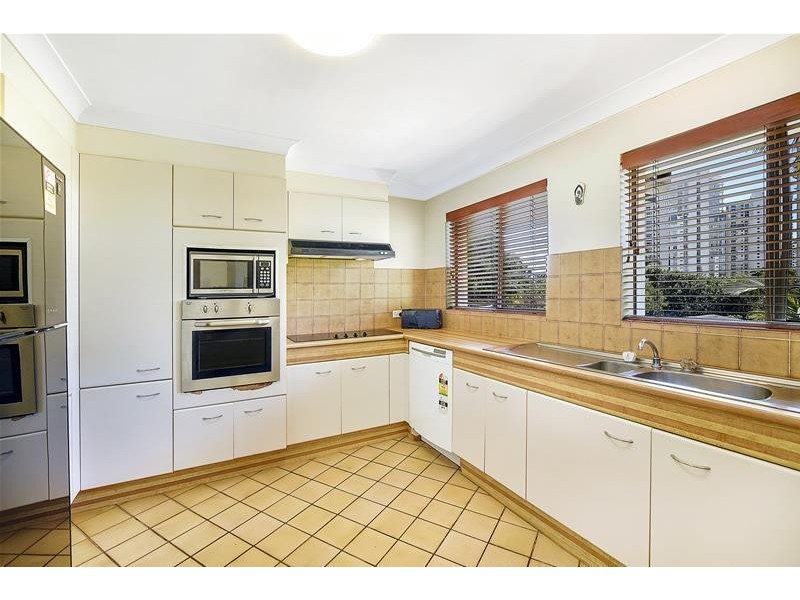 ‘SCALINADA’  22  Woodroffe Avenue, Main Beach QLD 4217