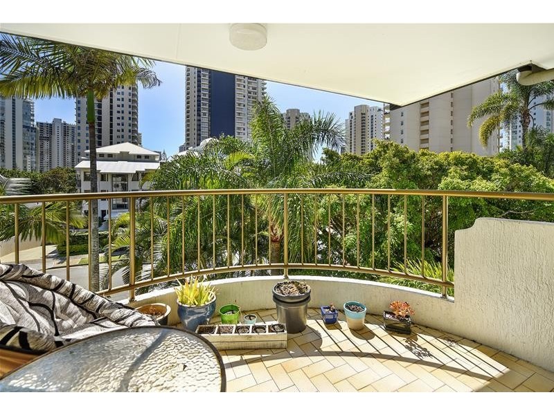 ‘SCALINADA’  22  Woodroffe Avenue, Main Beach QLD 4217