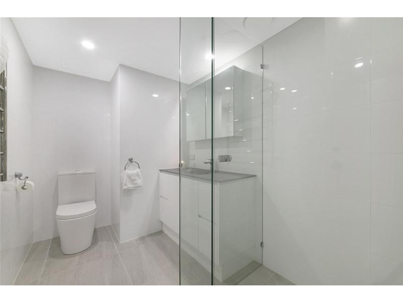 ‘OSCAR ON MAIN’ 1 Hughes Avenue, Main Beach QLD 4217