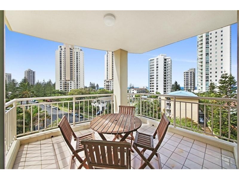 ‘MALDIVES’ 46 Pacific Street, Main Beach QLD 4217