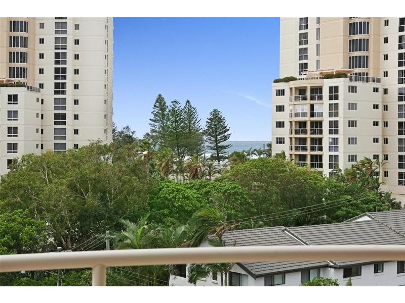 ‘MALDIVES’ 46 Pacific Street, Main Beach QLD 4217