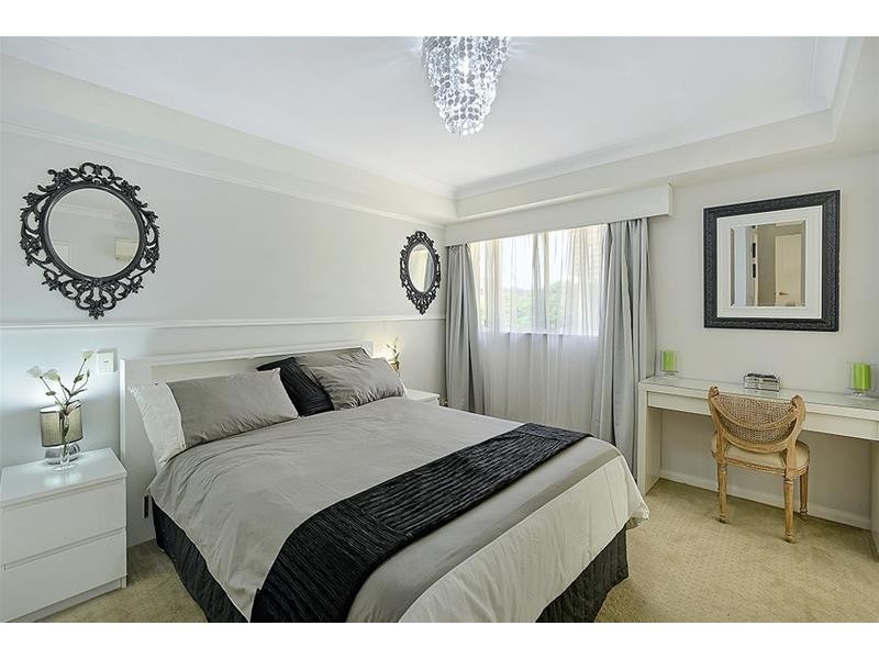 ‘SEYCHELLES’ 5 Cronin Avenue, Main Beach QLD 4217