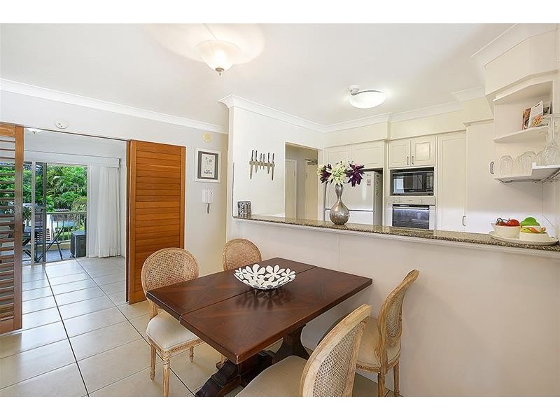 ‘SEYCHELLES’ 5 Cronin Avenue, Main Beach QLD 4217