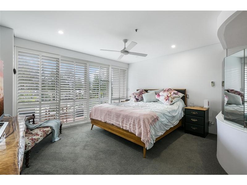 ‘PARK LANE’ 1 Peak Avenue, Main Beach QLD 4217