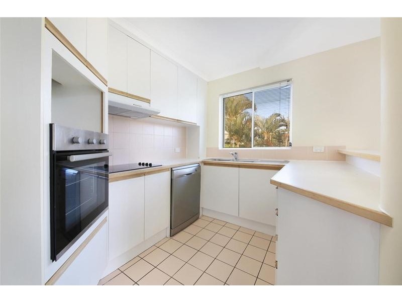 ‘The Decks’ 6 Breaker Street, Main Beach QLD 4217